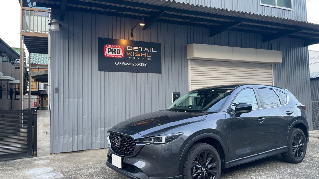 看板と艶のあるCX-5