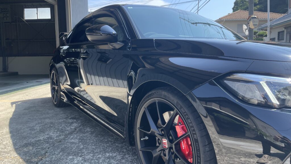 ガラスコーティング施工後の鏡面シビックTYPE R