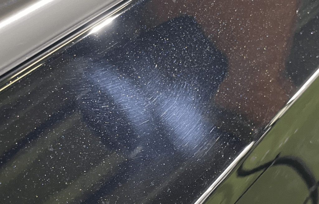 新車の洗車傷