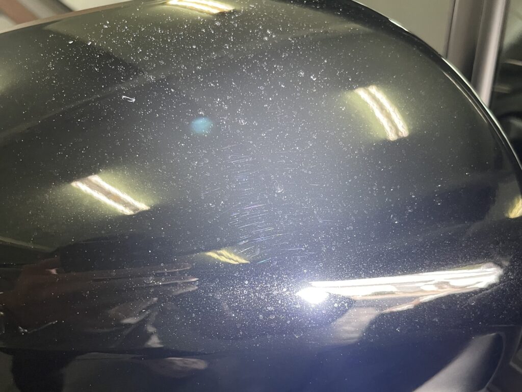 新車時のミラーカバーの傷