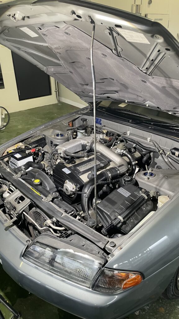 エンジンルームクリーニング前の画像