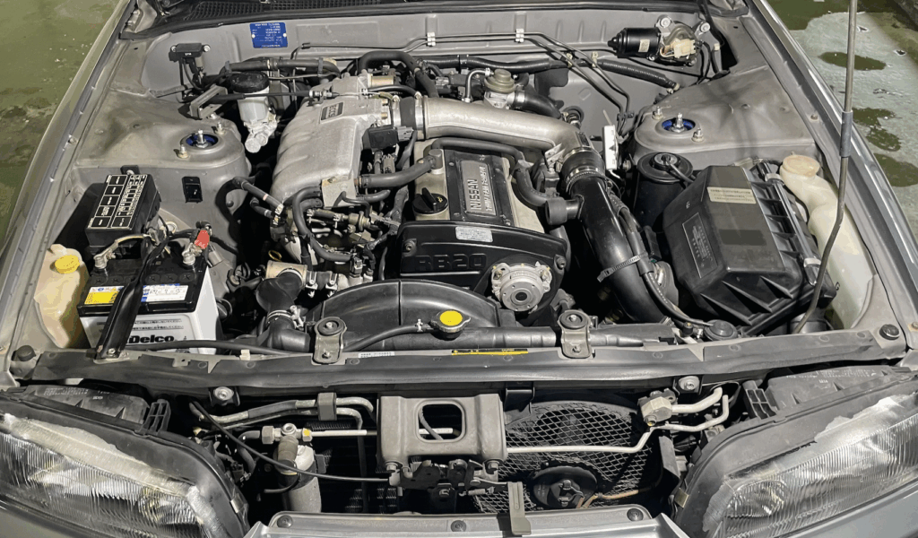 エンジンルームクリーニング前の正面画像